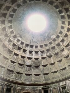 ローマのパンテオンが誰もが見るべき最高の建築である理由
